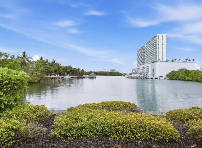 Building Photo - 16500 Collins Ave