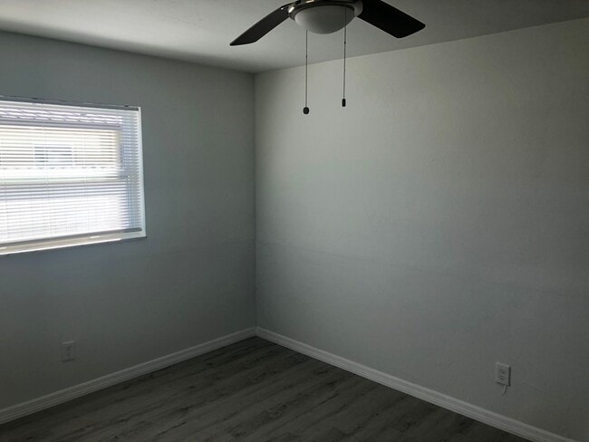 Building Photo - Tudor Dr Duplex