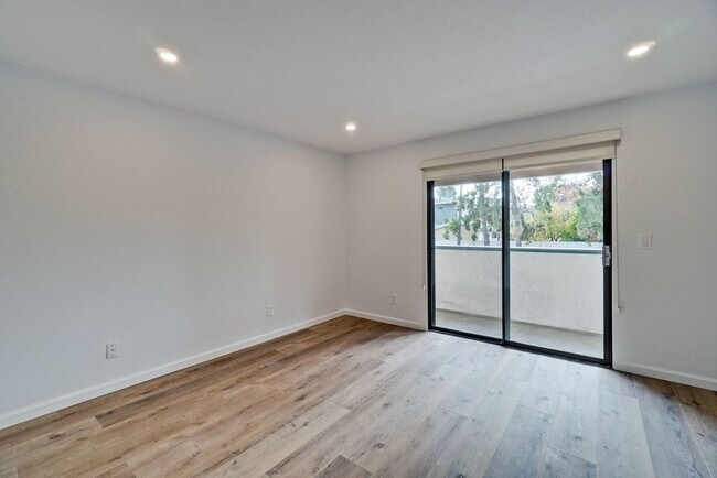 Building Photo - Recently upgraded Condo in a highly desirable location in Sunnyvale.