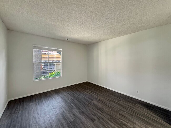 Building Photo - Stylish 2BD/2BA Condo in Mira Mesa's Summit Ridge Community with Private Patio & Pool Access