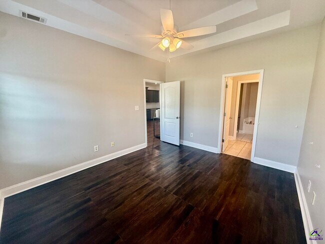Building Photo - 634 Post Oak Way