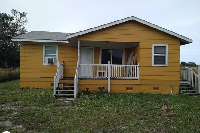 Primary Photo - 3/1 House in Ft. Pierce