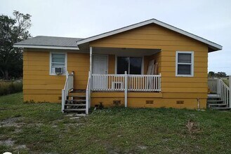Building Photo - 3/1 House in Ft. Pierce