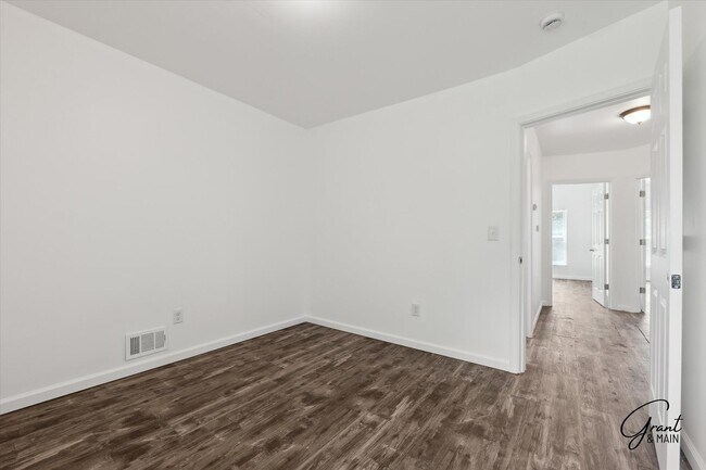 Building Photo - $1,995 - North End 4 Bedroom/ 1.5 bathroom...