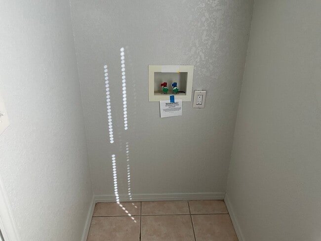 Building Photo - 5517 Del Creek Rd