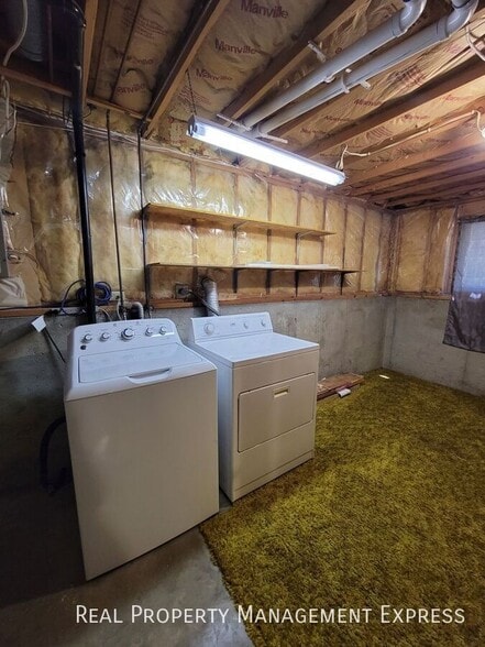 Building Photo - Great 4 Bed 2 Bath House with 2-stall atta...
