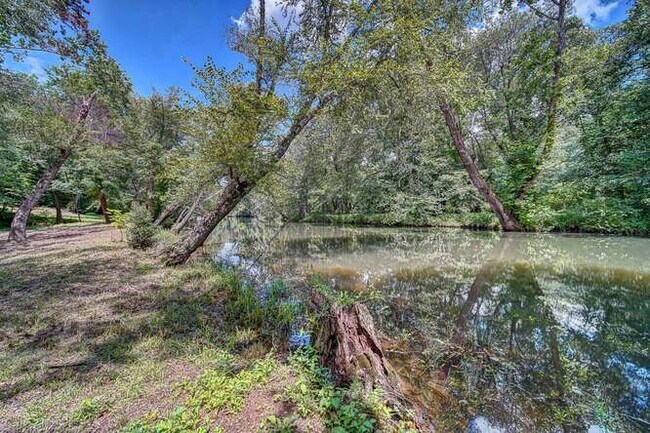 Building Photo - 2615 Rolling River Dr