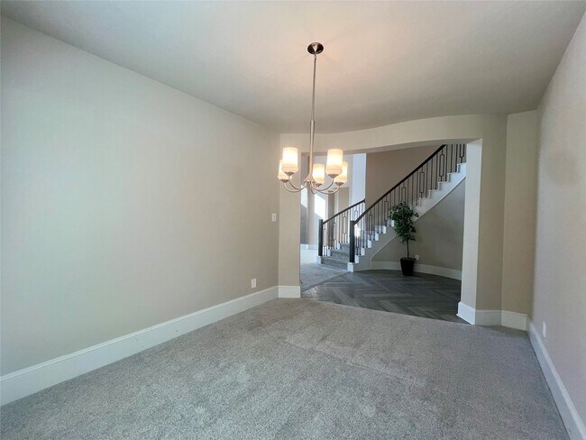 Building Photo - 15815 Sunlit Falls Dr