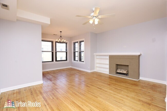 Building Photo - 2407 W Wilson Ave