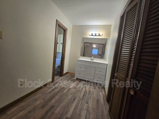 Building Photo - 1194 Ingram Dr