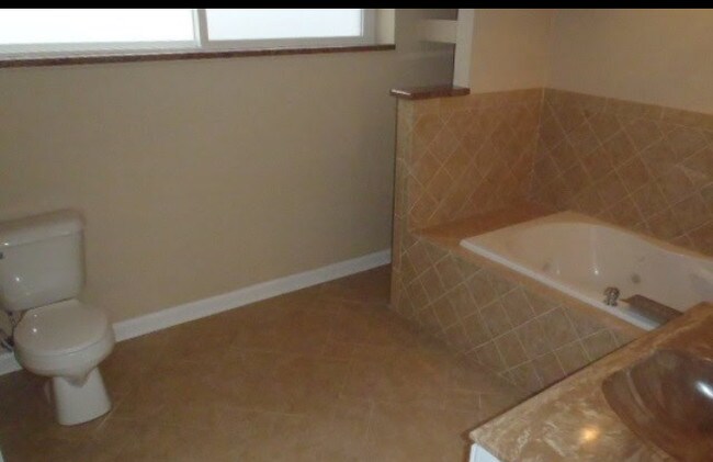 Bathroom 2 - 1674 Maple St