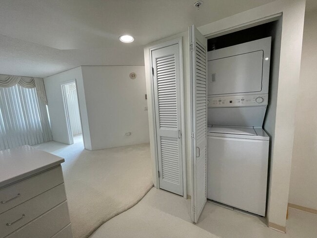 Building Photo - 1314 Kalakaua Ave. #1005