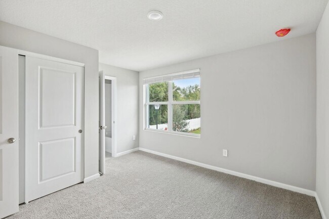 Building Photo - 423 Salisbury Cir