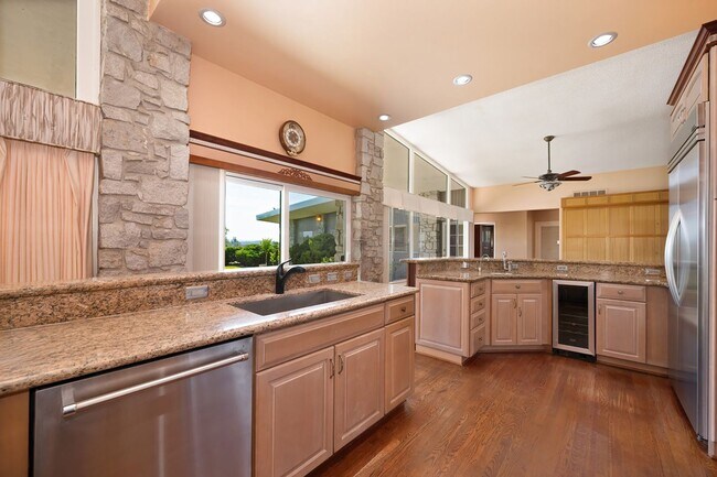 Building Photo - Luxury Living with Stunning 360-Degree Vie...