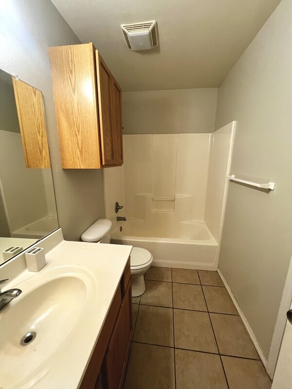 Building Photo - 510 N Brentwood Ave