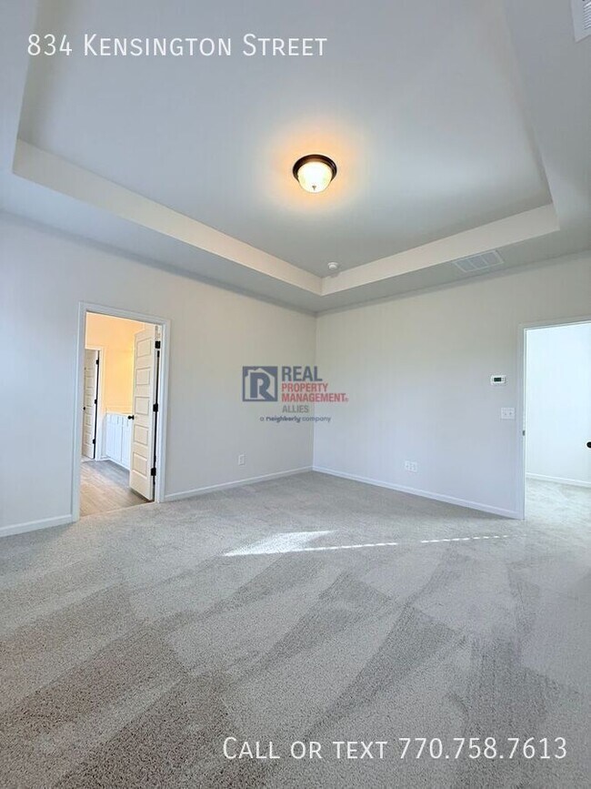 Building Photo - 834 Kensington St