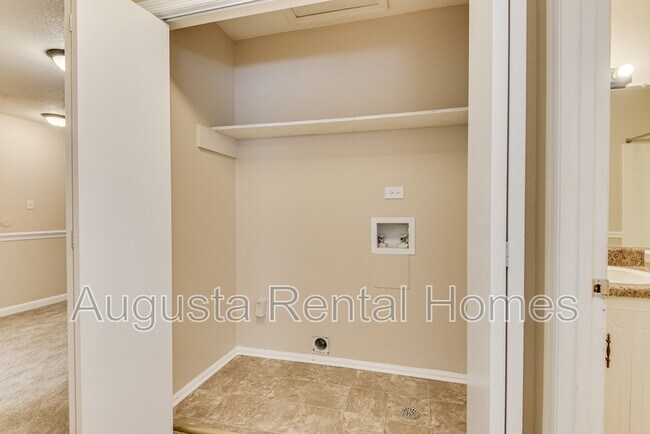 Building Photo - 3510 Woodlake Rd
