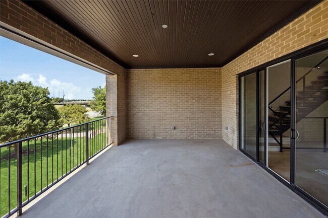 Building Photo - 408 Vista Buena Trl