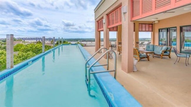 Building Photo - 1 BR/ 1BA at The Lofts with GATED GARAGE P...