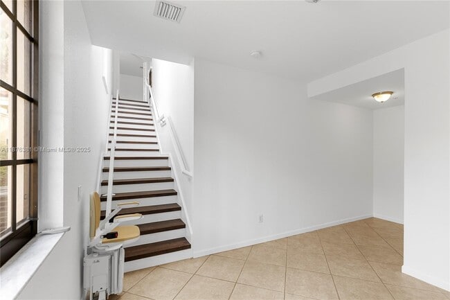 Building Photo - 1559 Passion Vine Cir