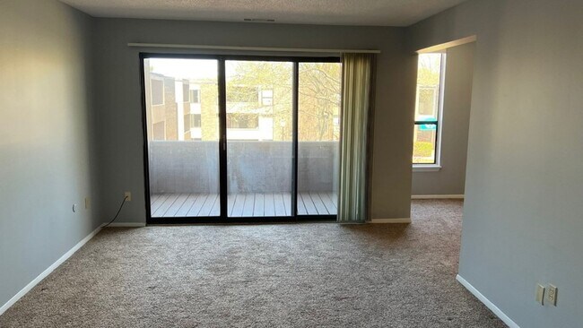 Building Photo - 60 Shrewsbury Green Dr