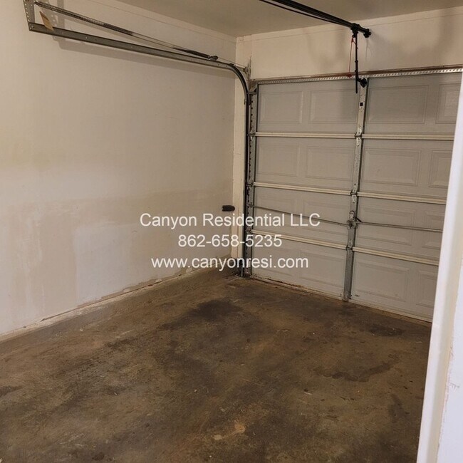 Building Photo - 461 Bedford Knoll Dr