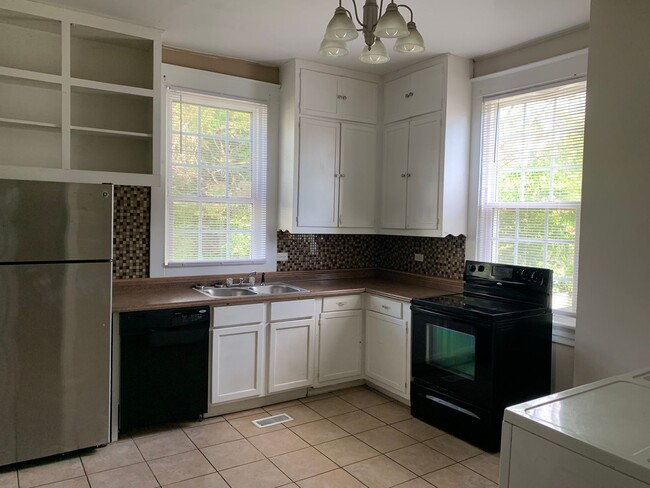 Building Photo - 106 Yeardley Ave