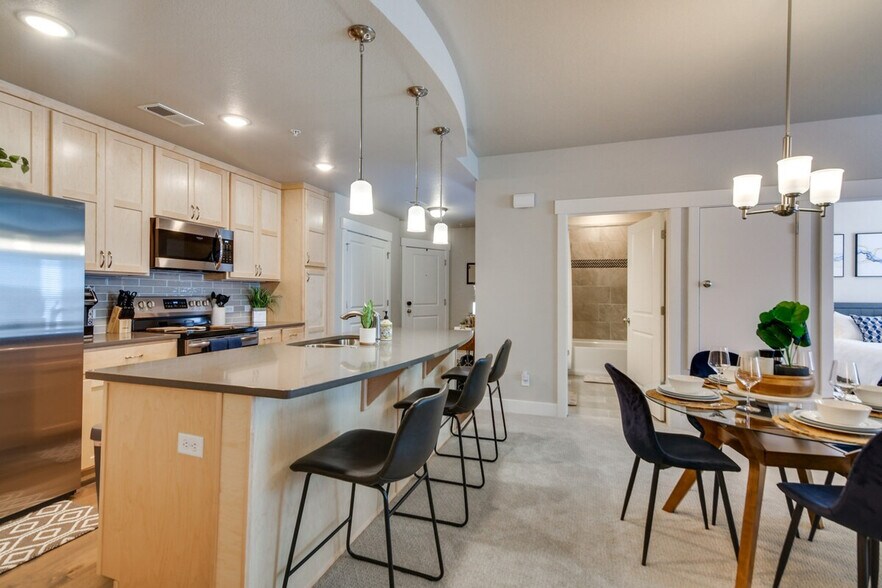 Building Photo - 4622 Hahns Peak Dr