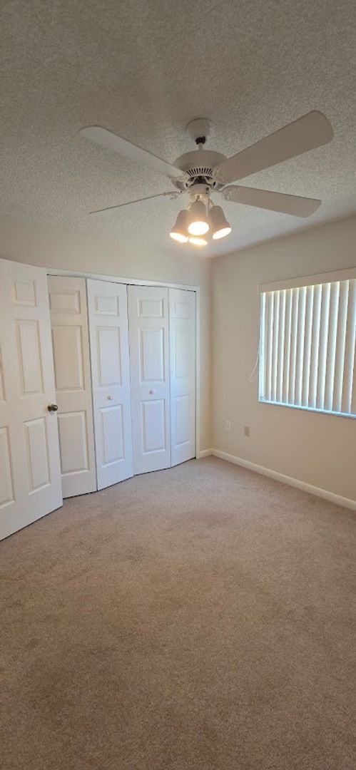 Building Photo - 3 Bed, 2 Bath, 2 Car garage.