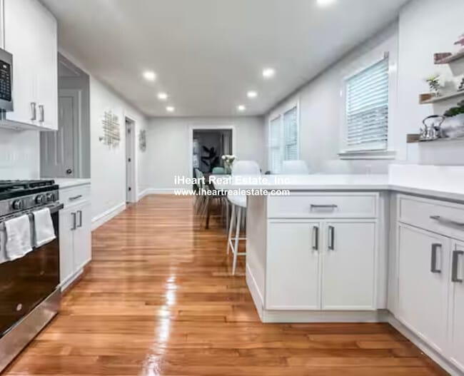 Building Photo - 65-67 Saint James Cir. Unit 1