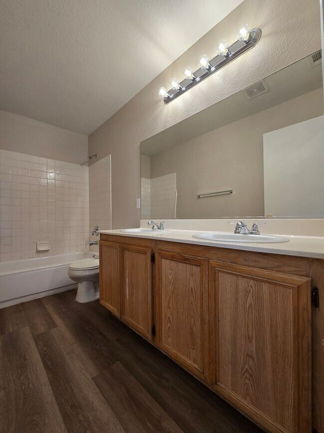 Building Photo - A Fabulous 5 Bedroom Home with 1 Bedroom and 3/4 Bathroom downstairs