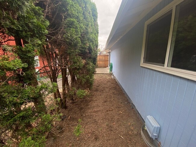 Building Photo - NKE1741