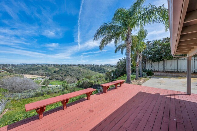 Building Photo - CHARMING 3-BED 2-BATH NEAR THE BAY WITH SPECTACULAR CANYON VIEW
