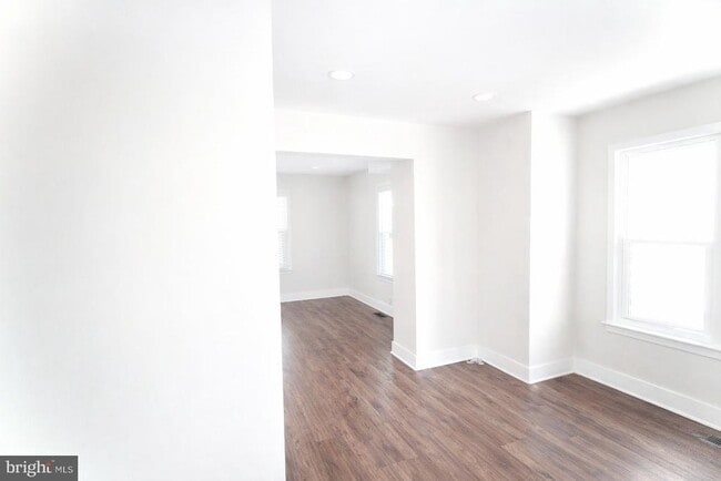 Building Photo - 2607 Hamlin St NE