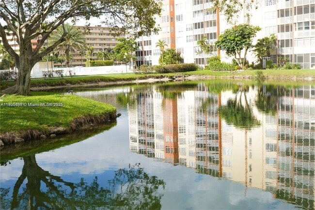 Building Photo - 1780 NE 191st St