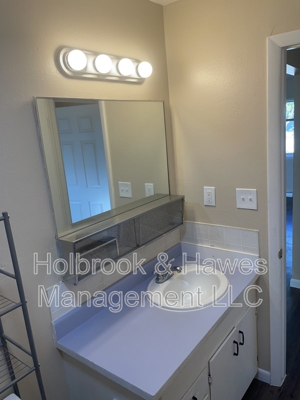 Building Photo - 3613 Highland Dr