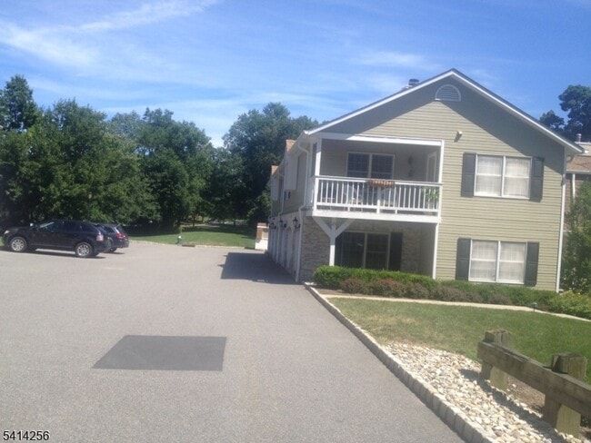 Building Photo - 25 Heritage Dr