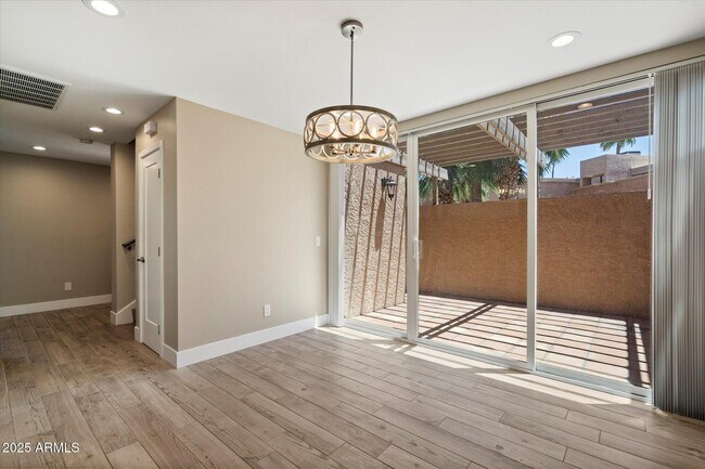 Building Photo - 7401 N Scottsdale Rd