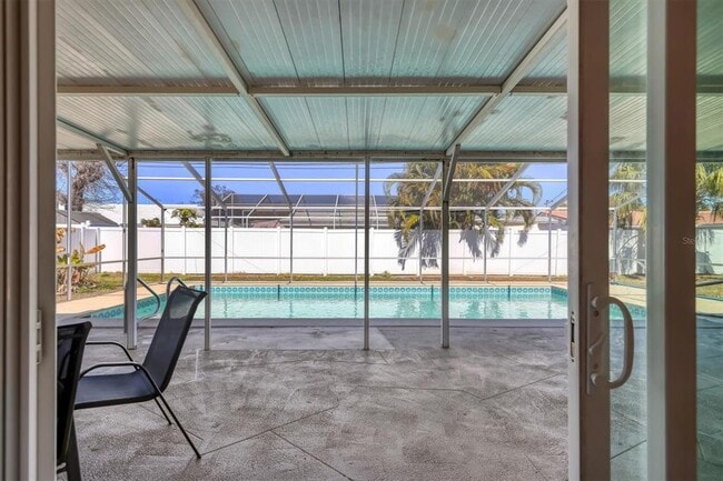 Building Photo - 3425 Fairview Dr