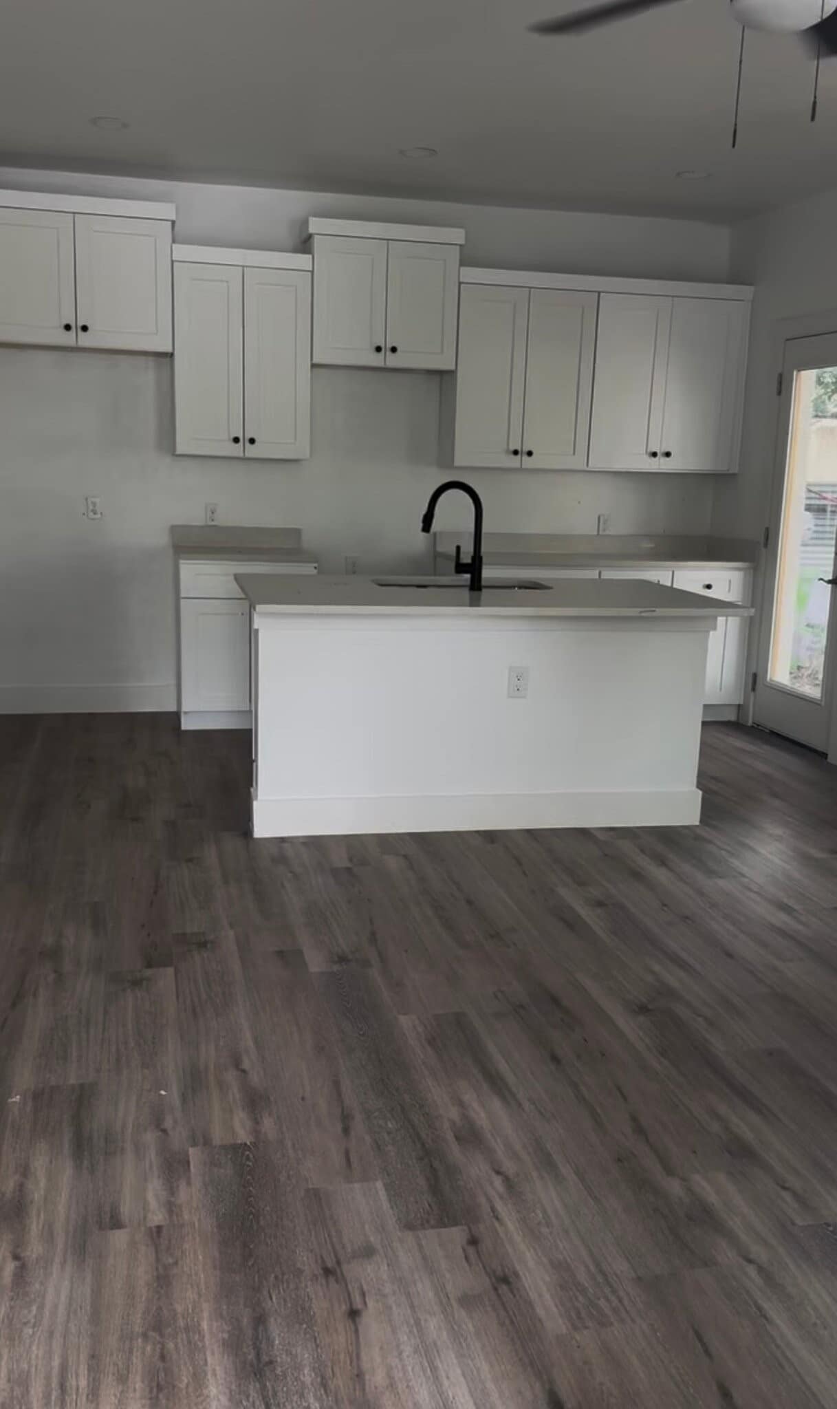 Building Photo - 409 S Calaveras St