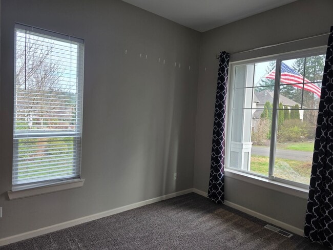 Building Photo - 4 Bedroom Home in Parkland Green!