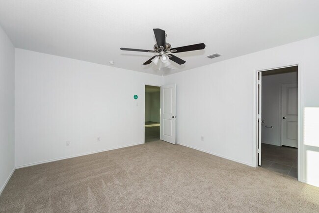 Building Photo - 8413 High Robin Ave