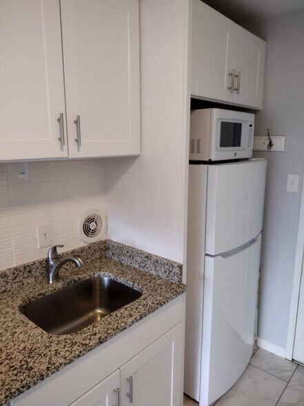 Building Photo - 5500 Friendship Blvd