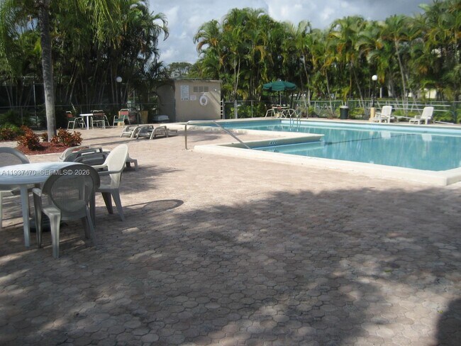 Building Photo - 10855 SW 112th Ave