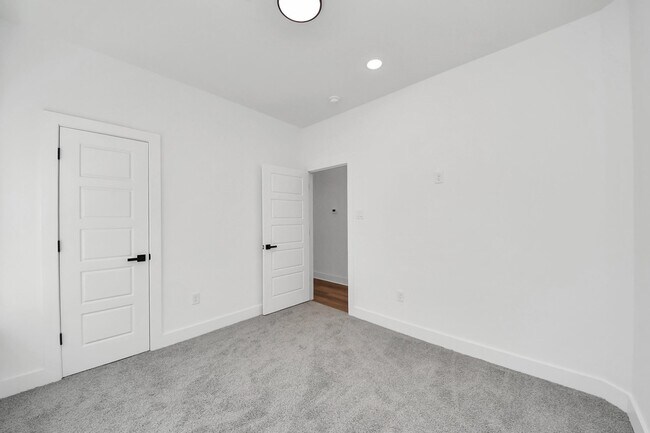 Building Photo - 8106 Locksley Rd