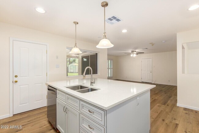 Building Photo - 1211 W Hayward Ave