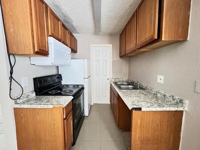 Primary Photo - 14039 Eagle Pass St