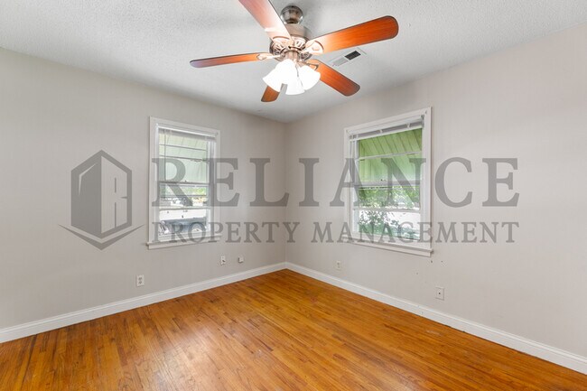 Building Photo - 2062 Poplar St