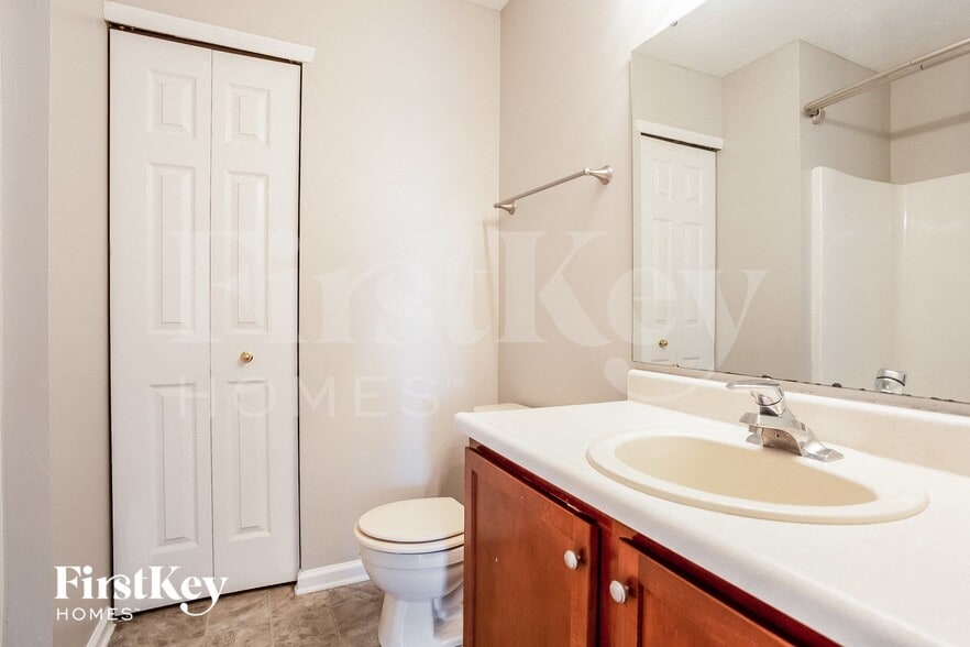 Building Photo - 6802 N Denton Ct