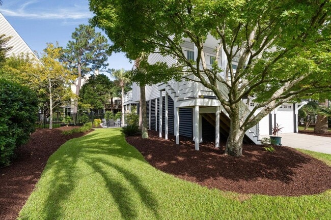 Building Photo - 1353 Black River Dr